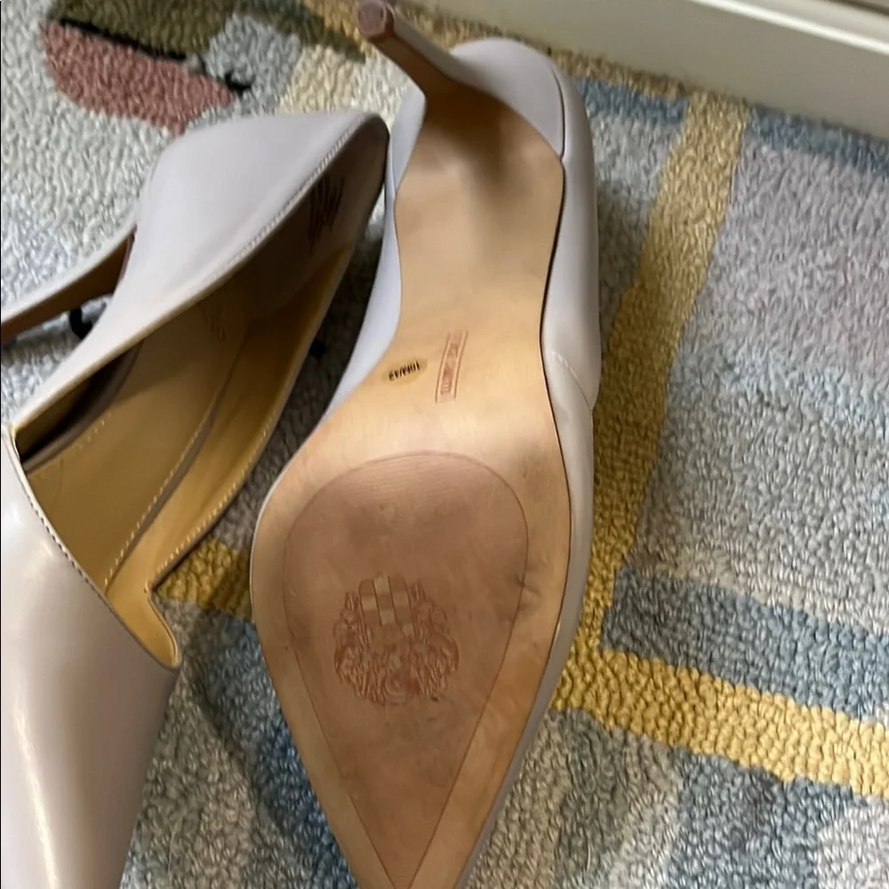 Vince Camuto Tan Pointed-Toe Heels Sleek Design - Picture 4 of 6
